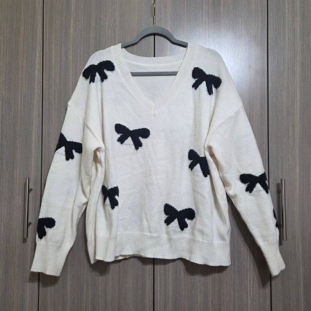 Trendy Sweater with Bow Accents